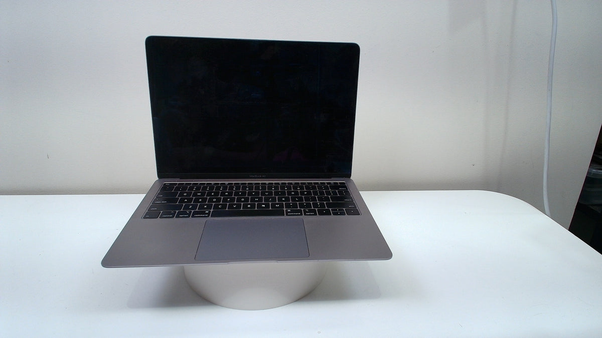 MacBook Air 13 inch retina 2018 (Read Description)