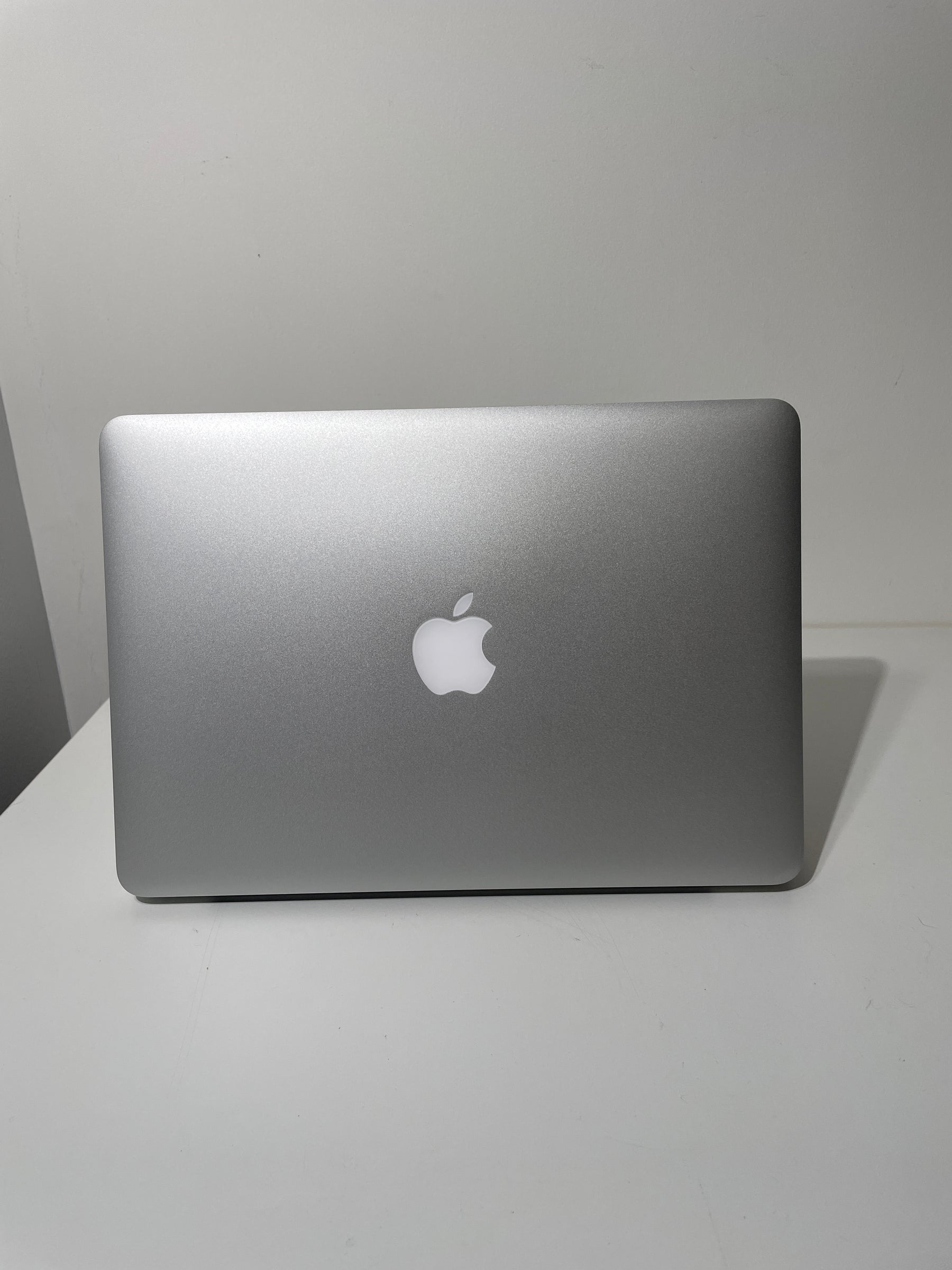 Macbook Pro 13-inch - 2015 - i5 - 256GB- Silver (Bargains)