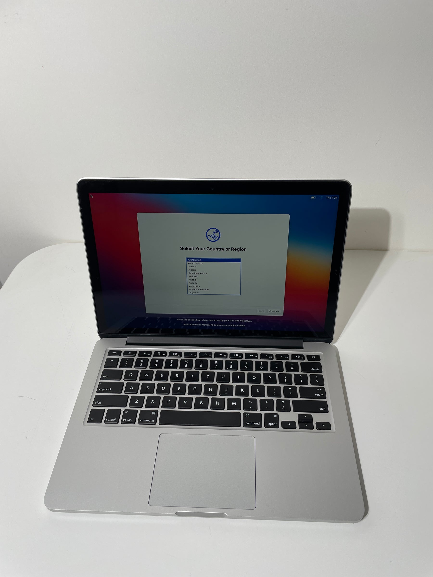 Macbook Pro 13-inch - i5 - 256GB- Silver (Bargains)