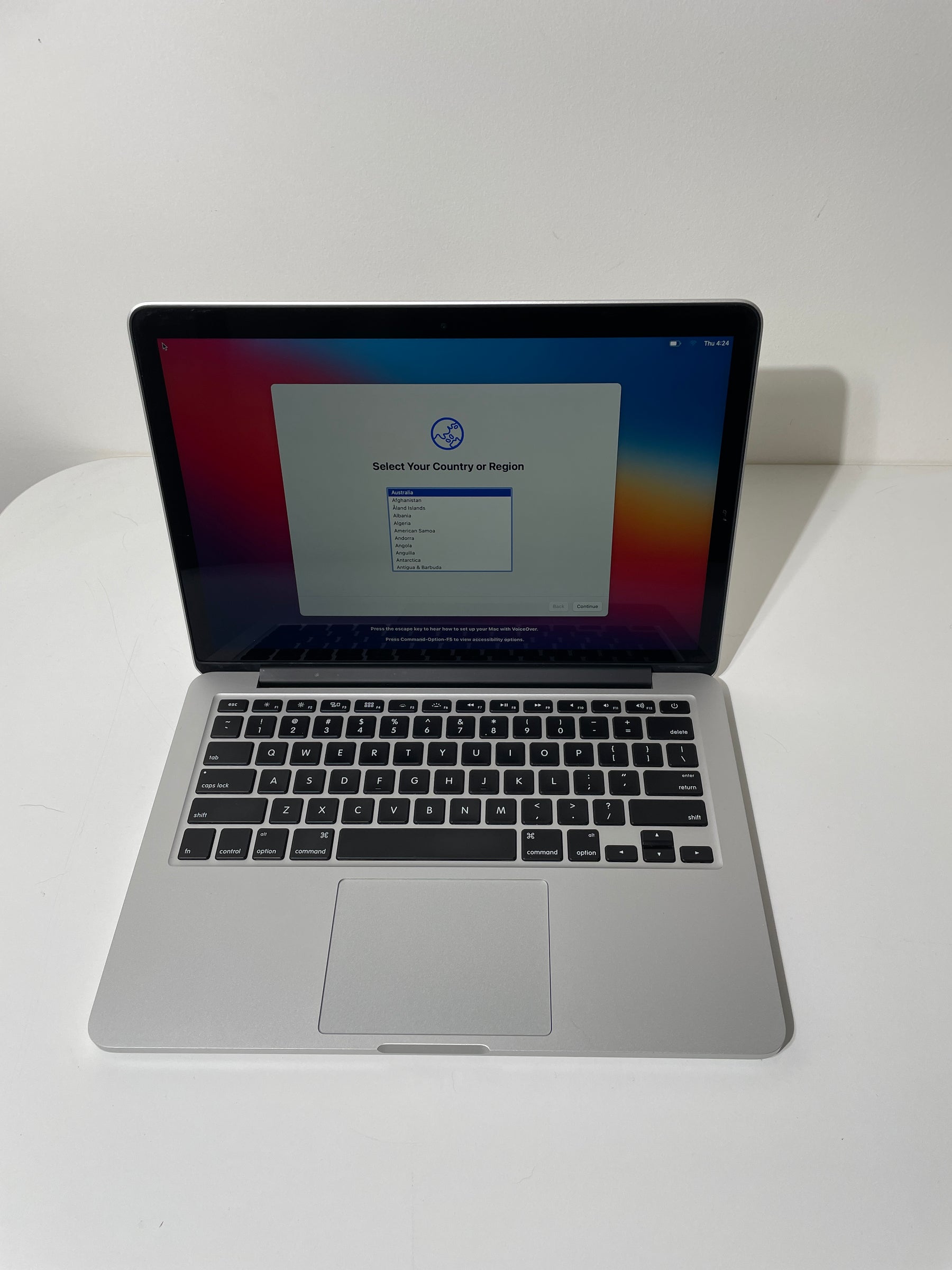 Macbook Pro 13-inch - i5 - 256GB- Silver (Bargains)