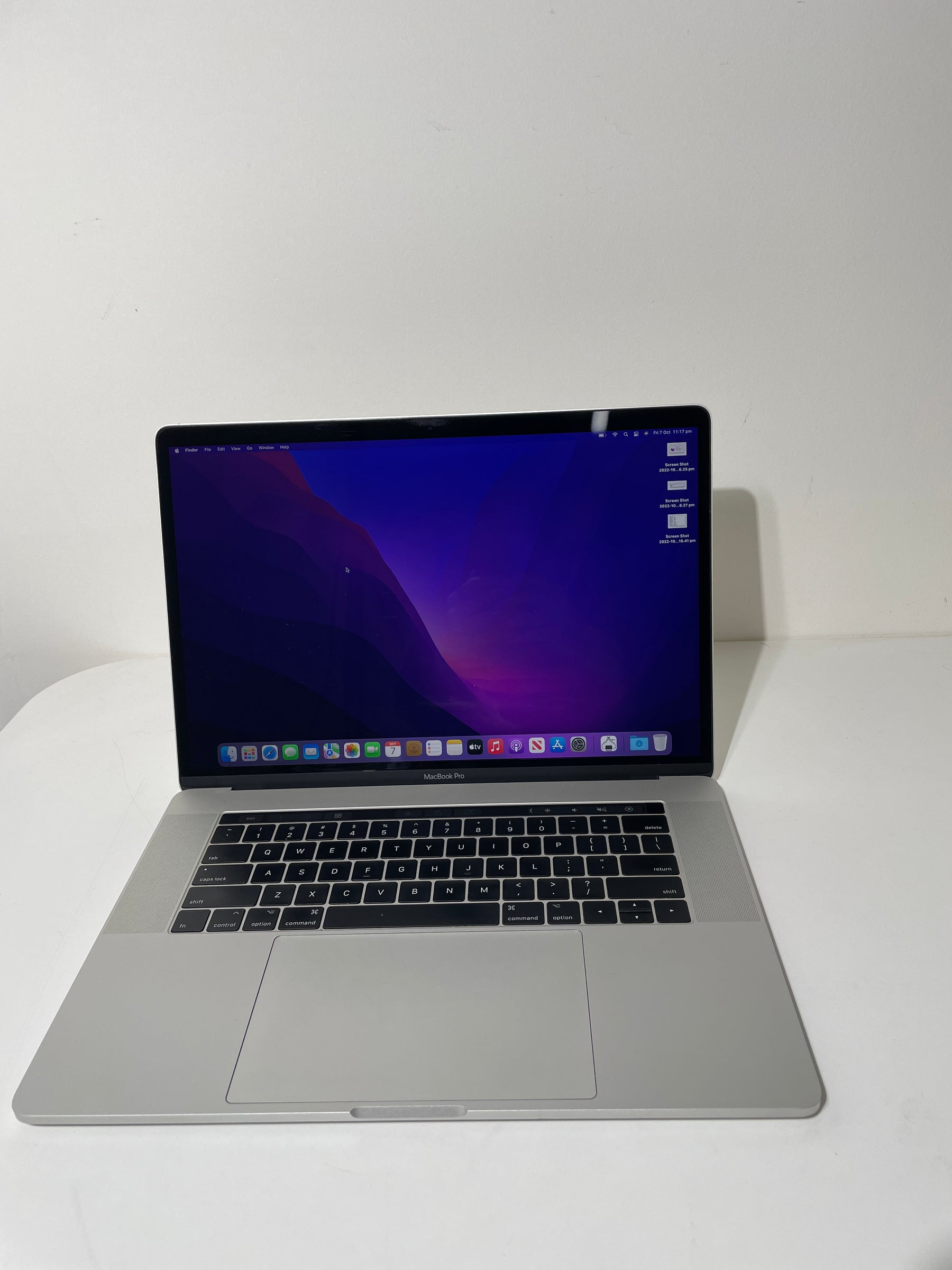 Macbook Pro 15-inch Touchbar - 2017 - i7 - 16GB - 256GB SSD - Silver (Bargains)