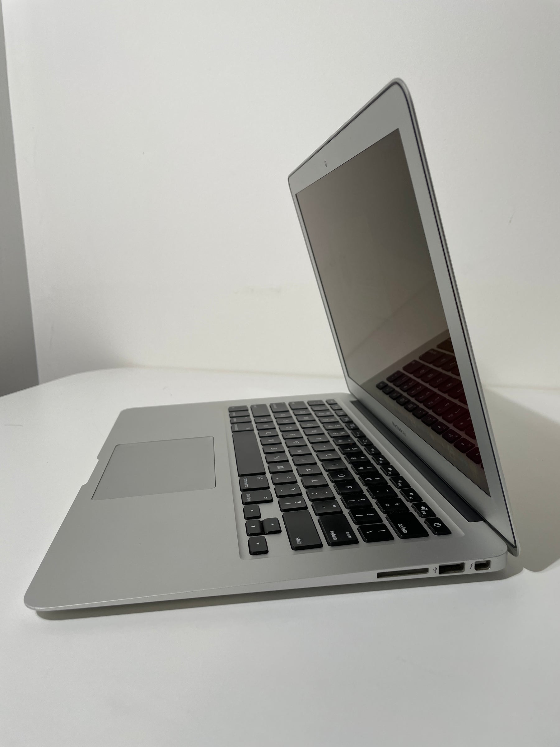 Macbook Air 13-inch - 2014 - i5 (Bargains)