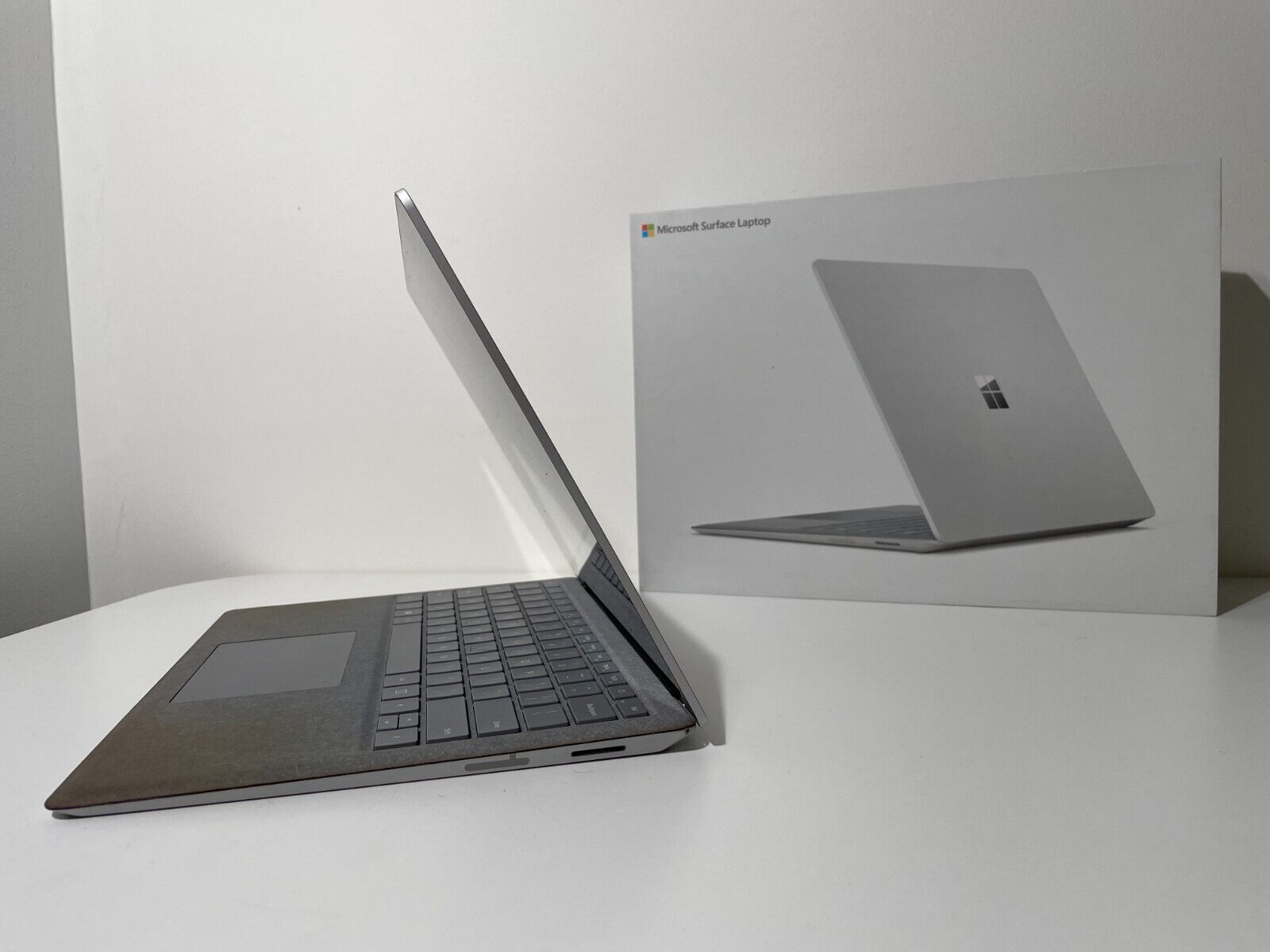 Surface Laptop i5-7200U 4GB RAM 128GB SSD