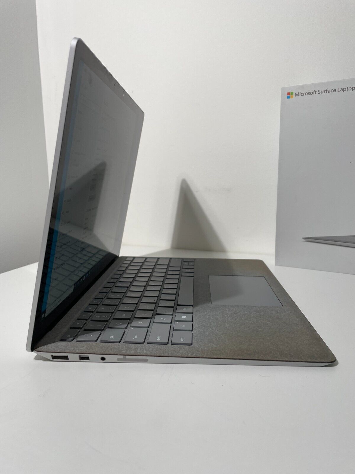 Surface Laptop i5-7200U 4GB RAM 128GB SSD