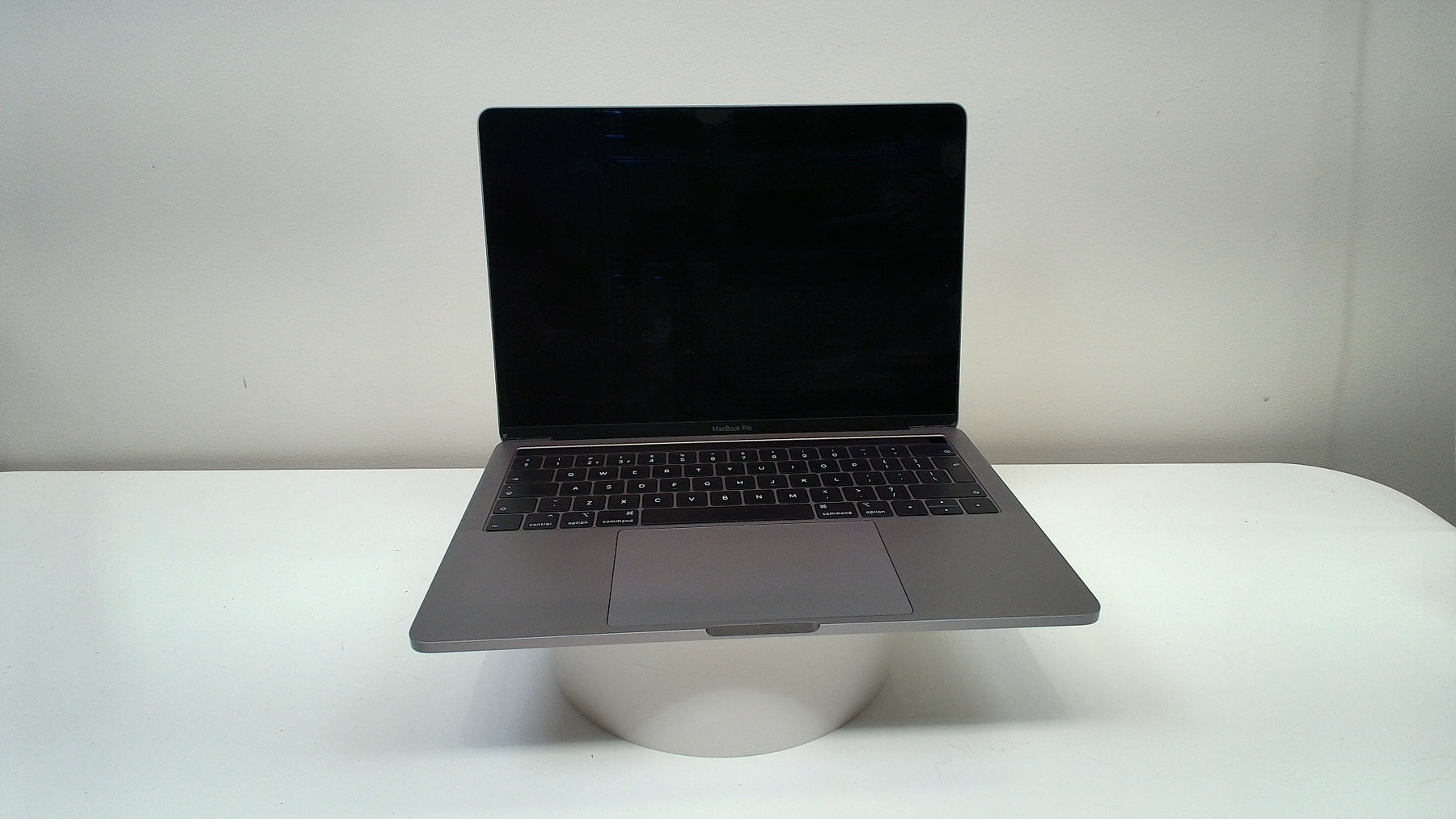 MacBook Pro 13 inch 2019 touchbar (Intel, 4 Thunderbolt Ports) (Read D