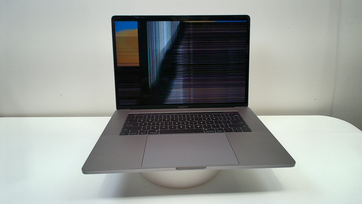 MacBook Pro (15-inch, 2017, Touchbar)‎ (Read Description)