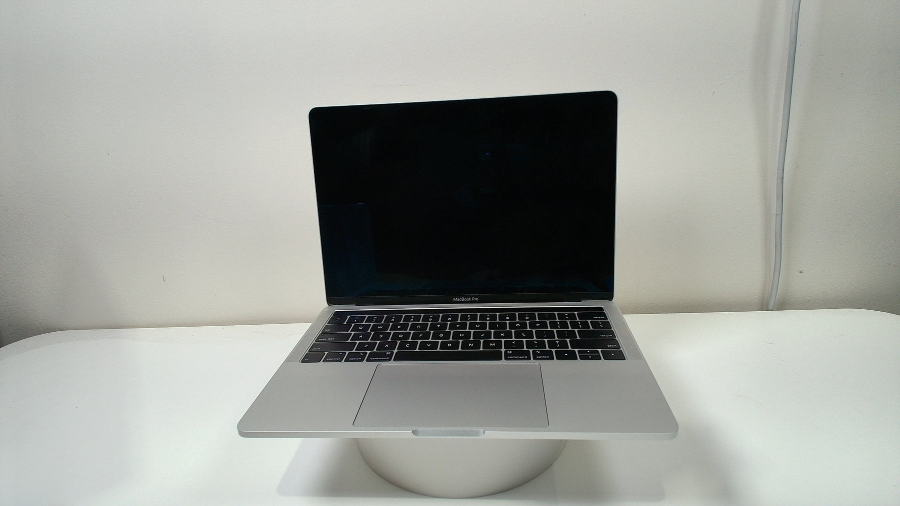 Macbook Pro 13 inch Touchbar 2019 Silver (Read Description)