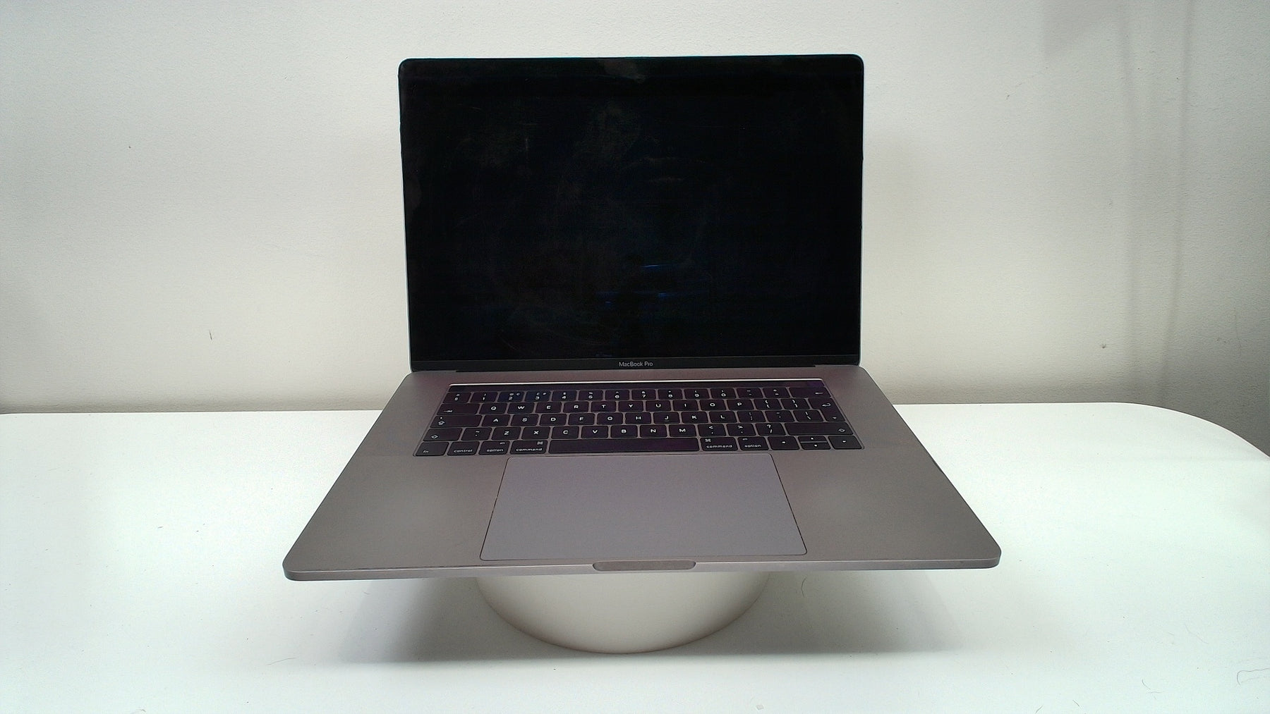 MacBook Pro 15 inch 2016 (Touchbar) (Read Description)