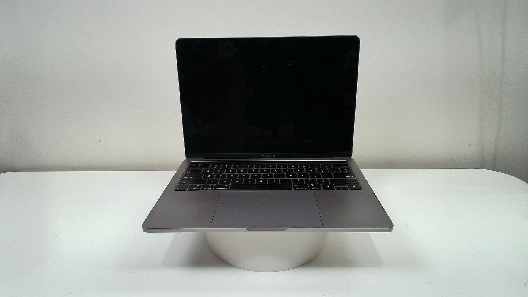 MacBook Pro 13 inch 2019 4 TBT3 (Read Description)