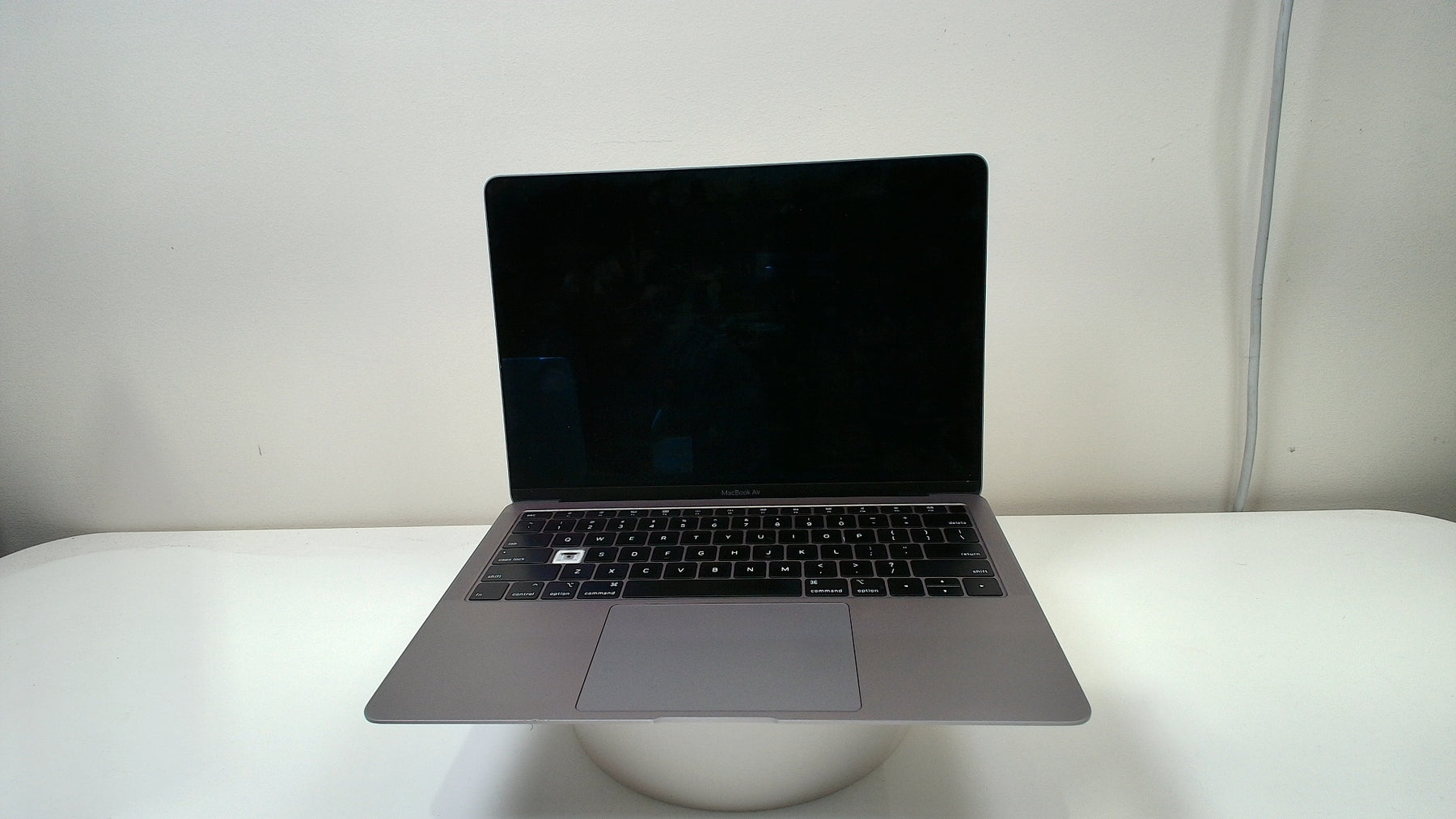 MacBook Air 13 inch retina 2018 (Read Description)