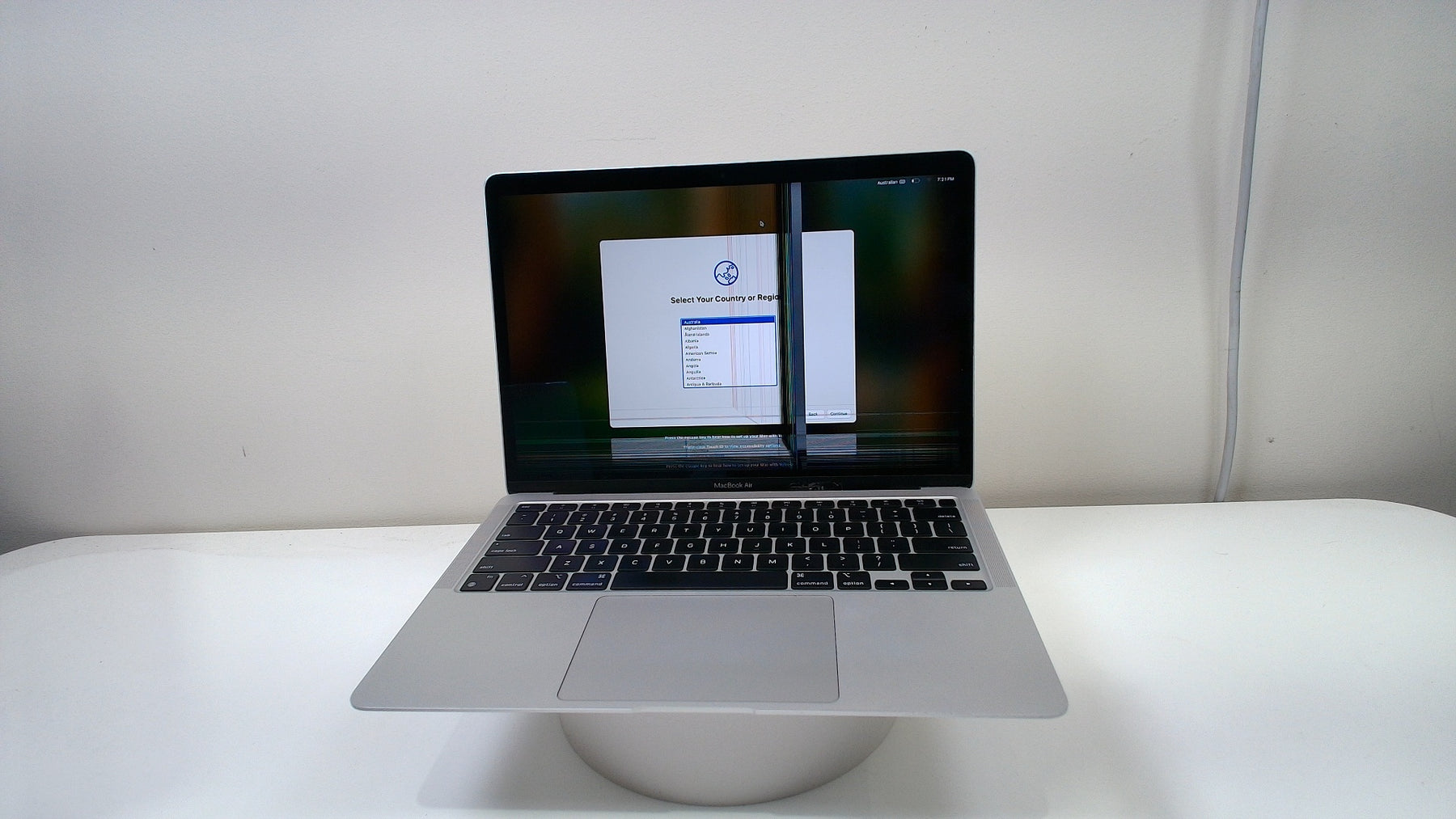 MacBook Air (M1, 2020) (Read Description)