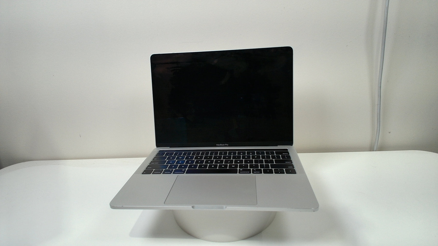 MacBook Pro (13-inch, 2019, Two Thunderbolt 3 ports) (Read Description)
