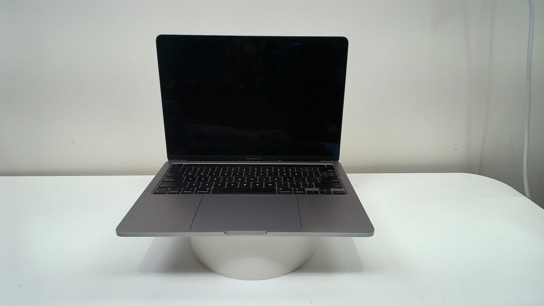 MacBook Pro (13-inch, 2020, 4 TBT3)‎ (Read Description)