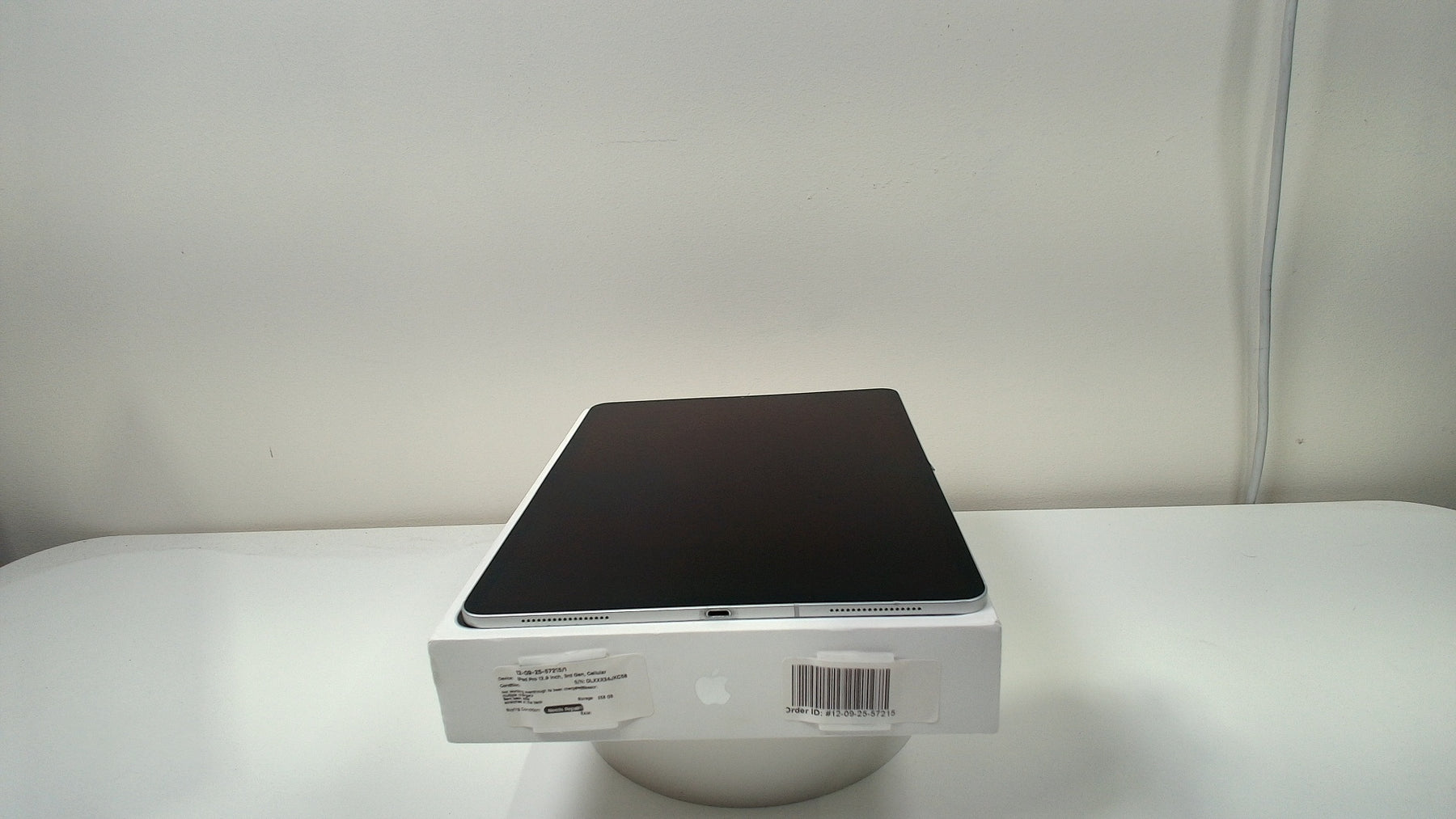 iPad Pro 12.9 inch, 3rd Gen, Cellular‎ (Read Description)