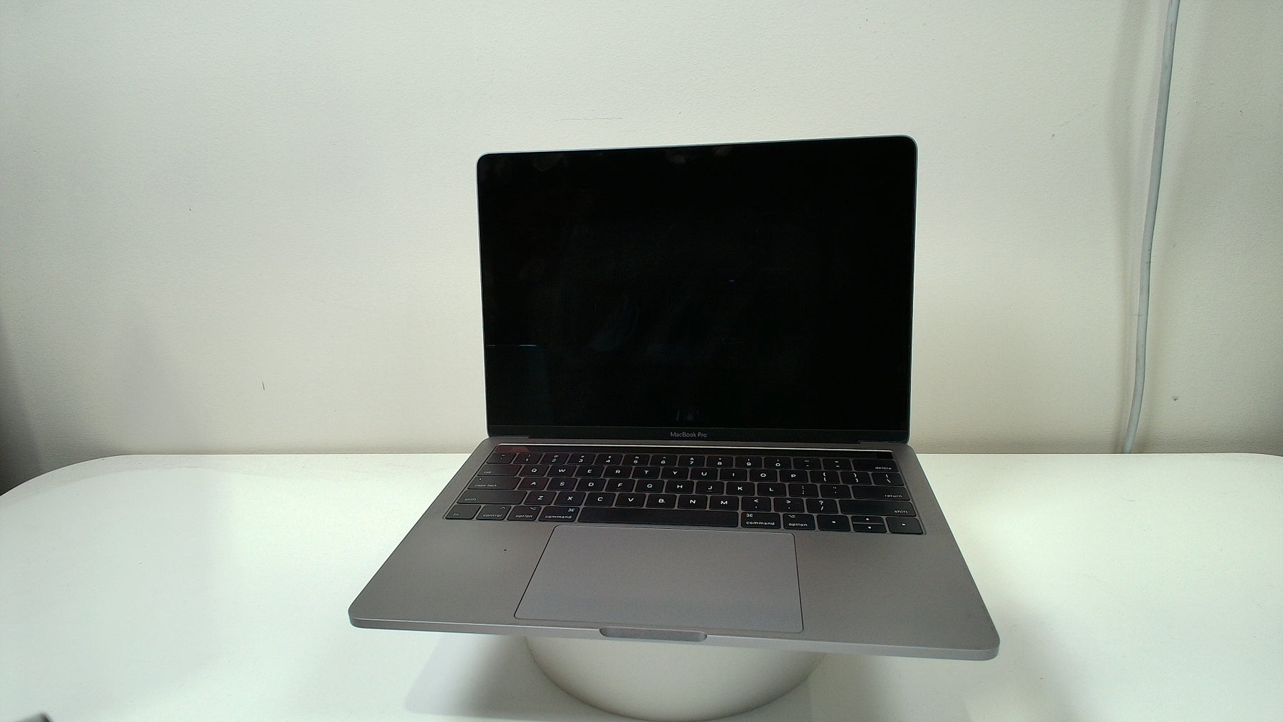 MacBook Pro (13-inch, 2017, 4 TBT3)‎ (Read Description)