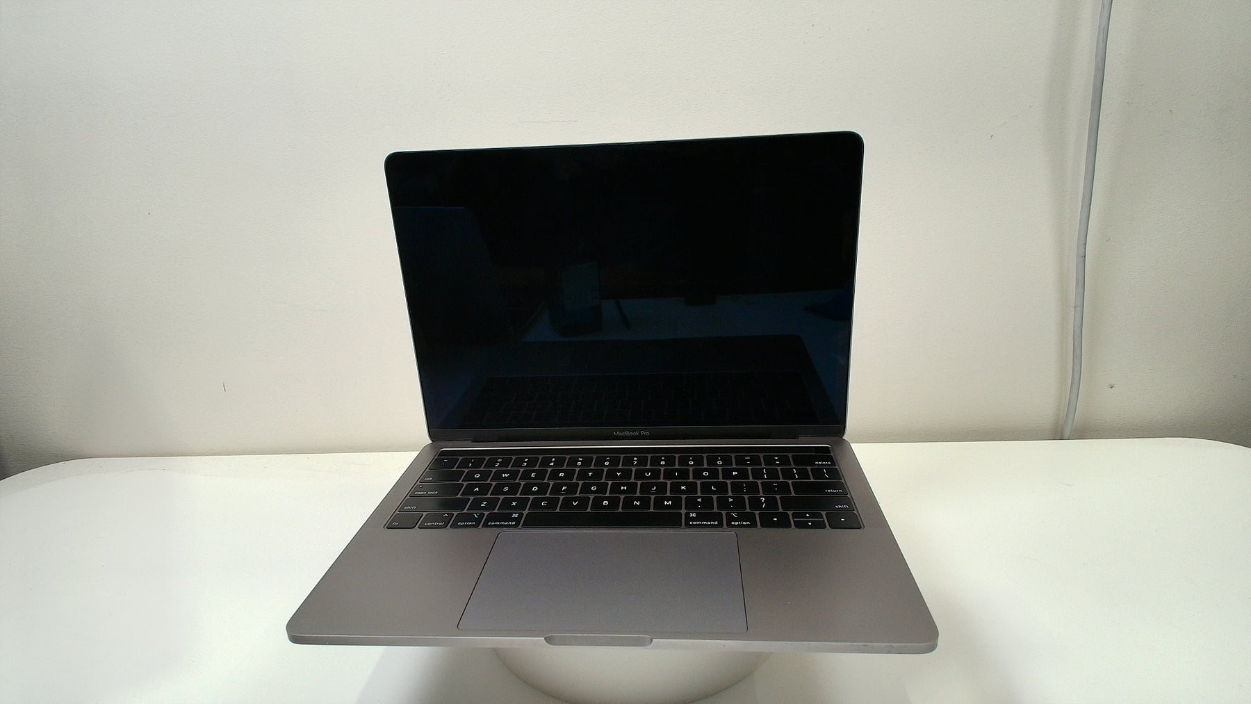 MacBook Pro (13-inch, 2018, Four Thunderbolt 3 Ports) (Read Description)