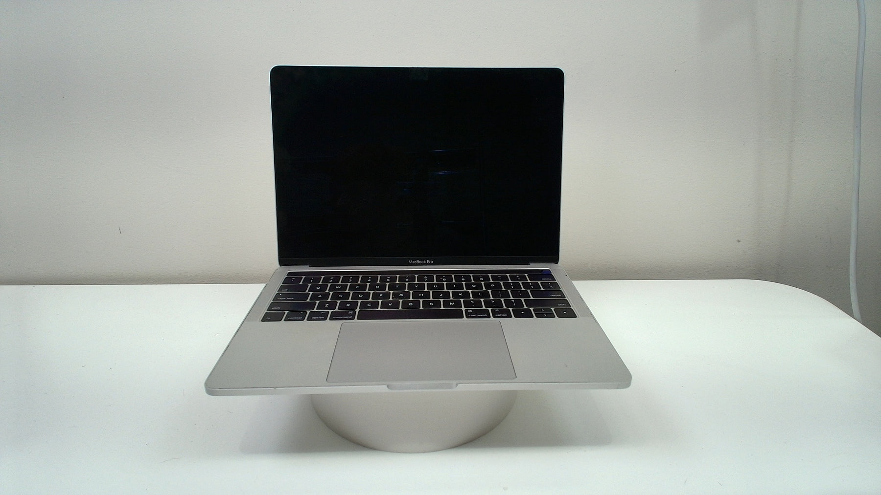 MacBook Pro (13-inch, 2016, 4 TBT3)‎ (Read Description)