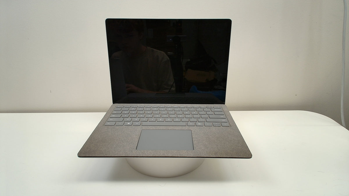 PC Surface Laptop 2 (Read Description)