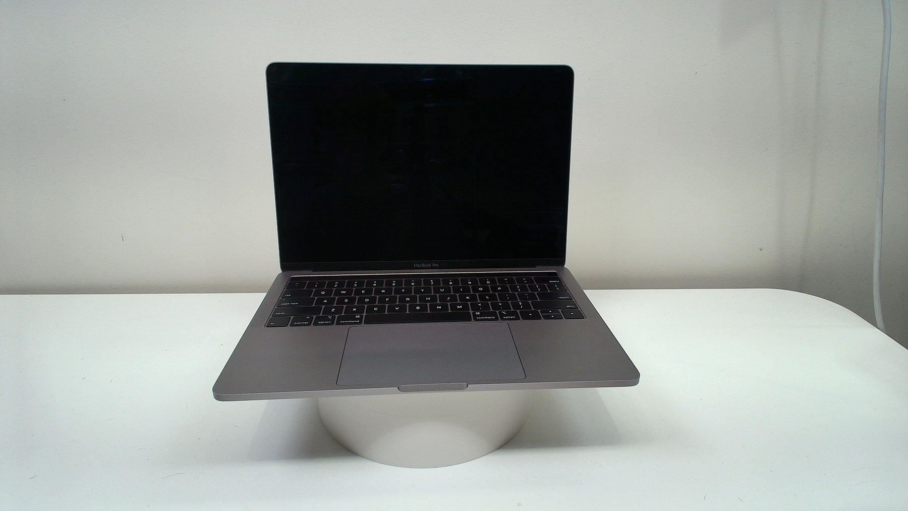 MacBook Pro (13-inch, 2019, 4 TBT3)‎ (Read Description)