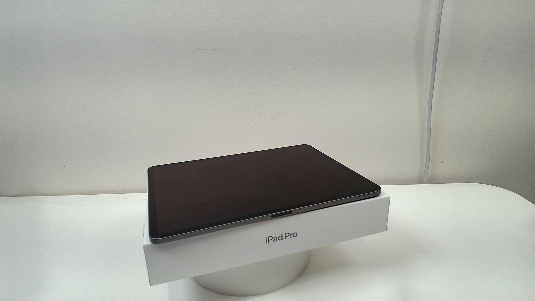 Ipad pro 12.9-inch, 5th Gen, Wi-Fi‎ (Read Description)
