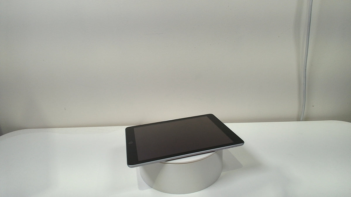 iPad (5th gen) Wi-Fi‎ Gray (Read Description)