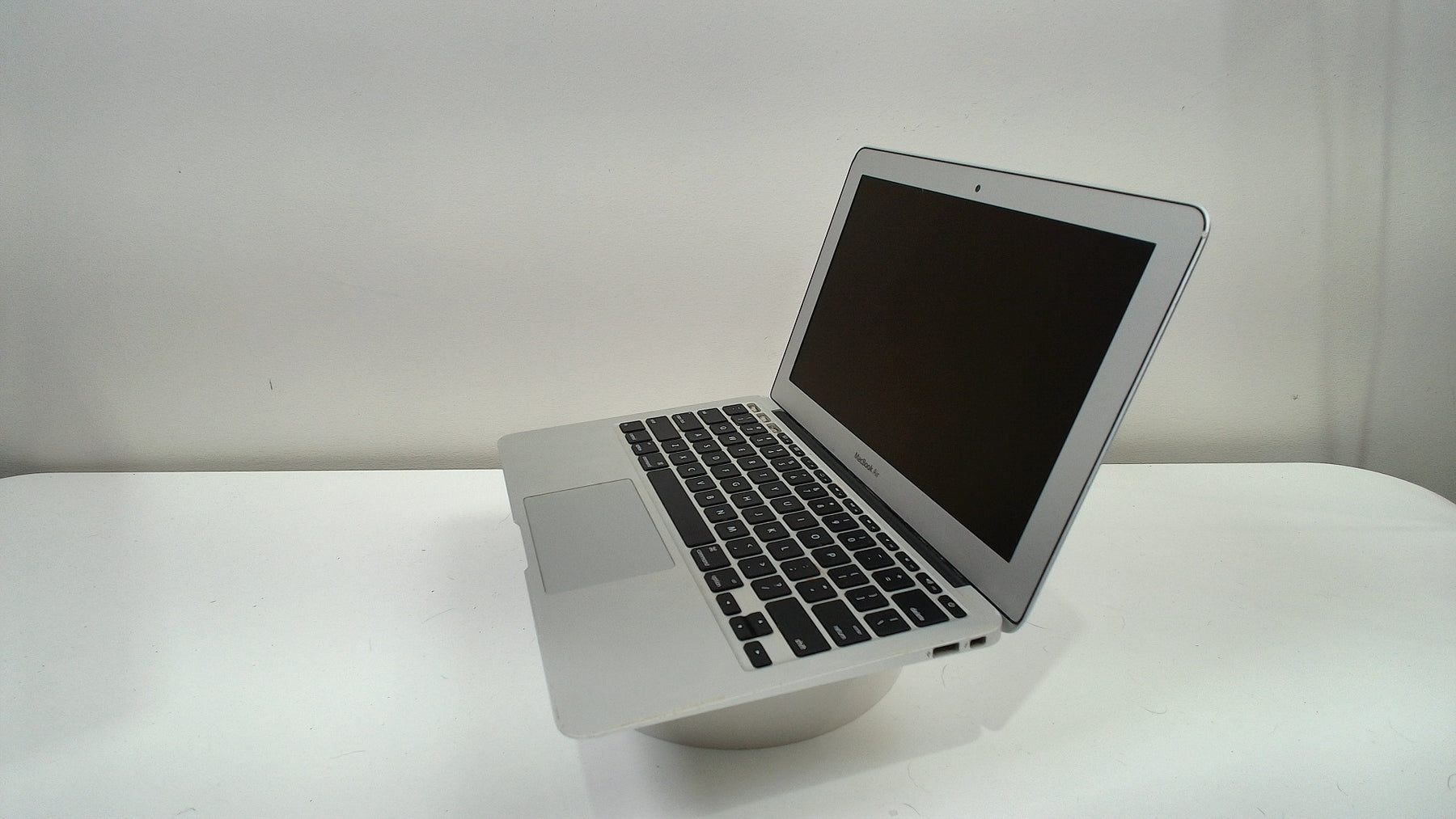 MacBook Air 11 inch 2015 (Read Description)