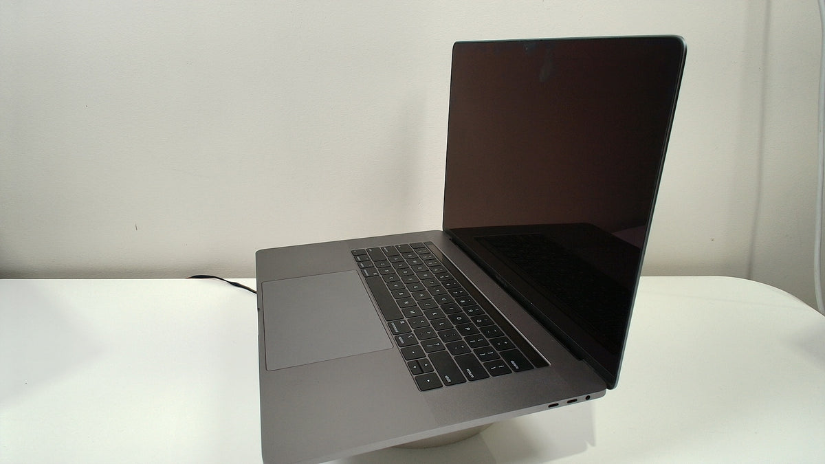 Macbook Pro 15 inch Touchbar 2018 (Read Description)