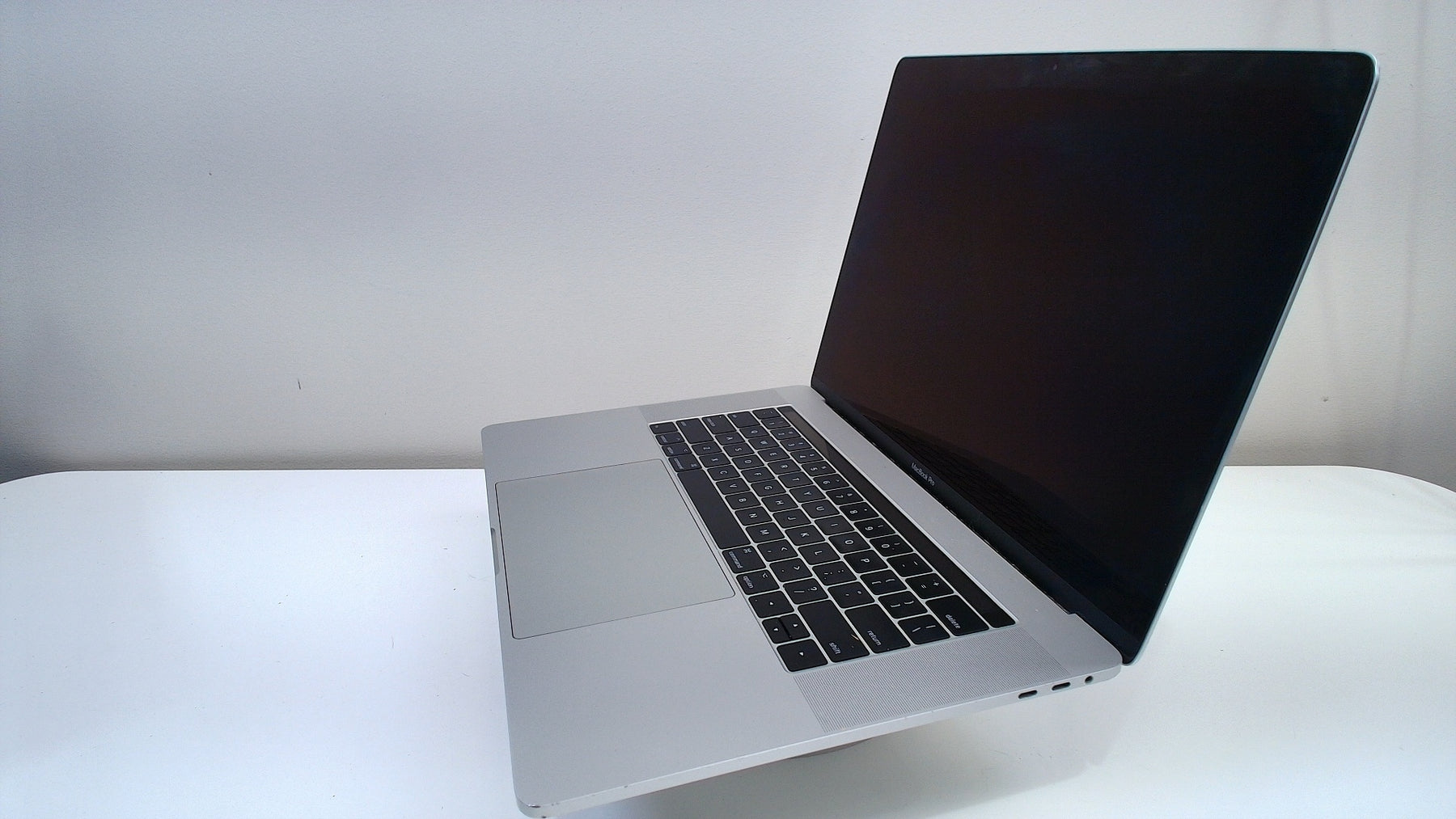 MacBook Pro (15-inch, 2017)‎ (Read Description)