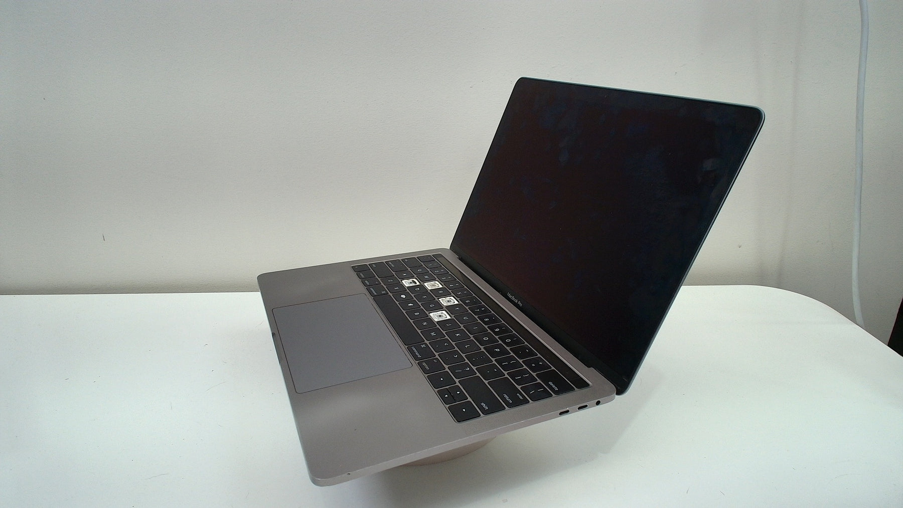 MacBook Pro (13-inch, 2016, 4 TBT3)‎ (Read Description)