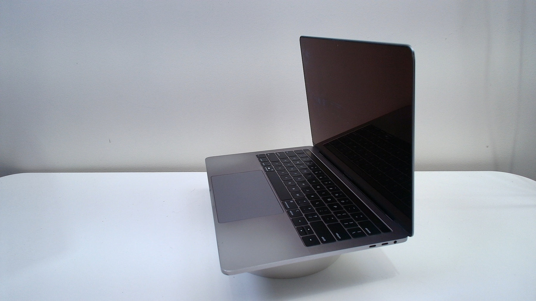 Macbook Pro 13 inch 2018 (Intel, 4 Thunderbolt Ports) (Read Description)