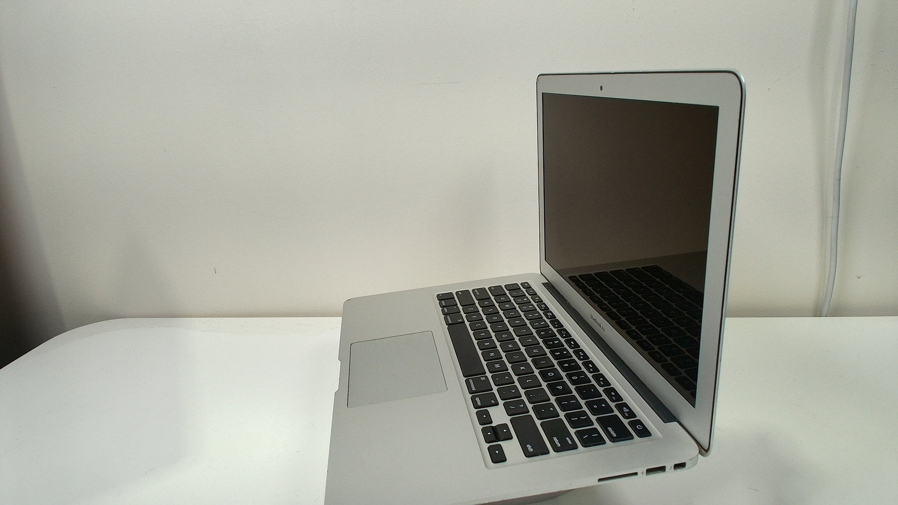 MacBook Air 13 inch 2015 (Read Description)