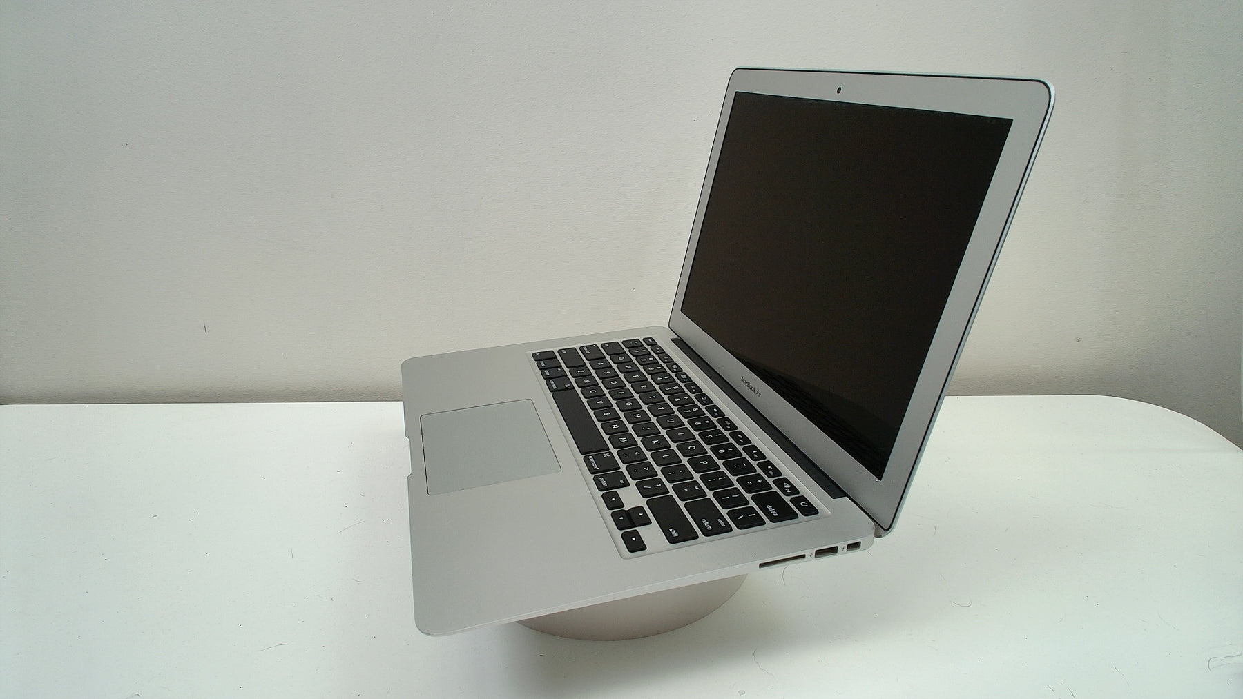 MacBook Air 13 inch 2015 (Read Description)