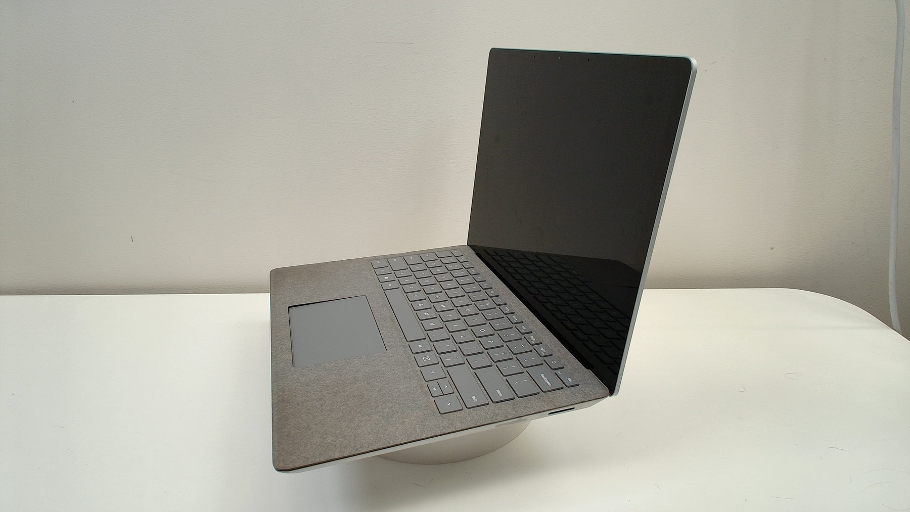 PC Surface Laptop 2 (Read Description)