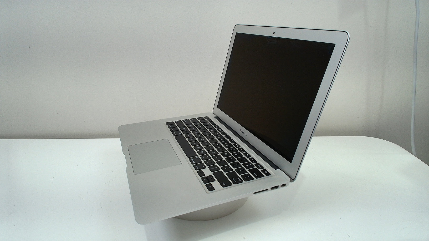 MacBook Air 13 inch 2014 (Read Description)