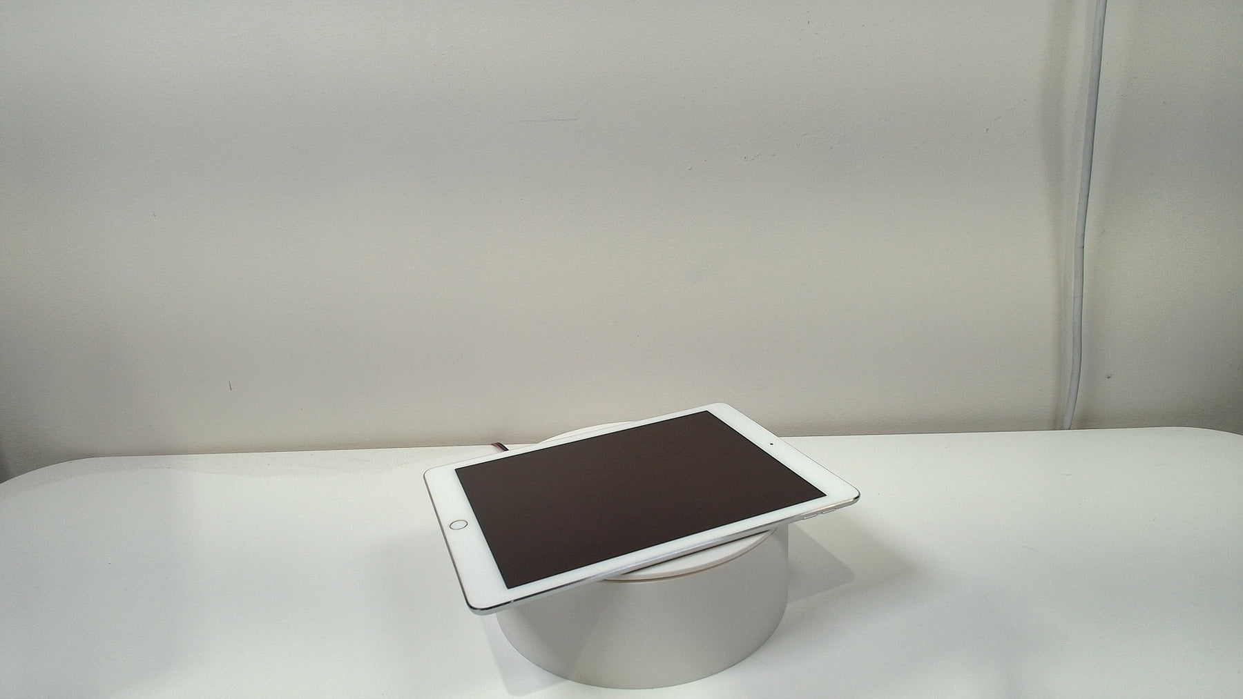 iPad Air 2 Wi-Fi‎ (Read Description)
