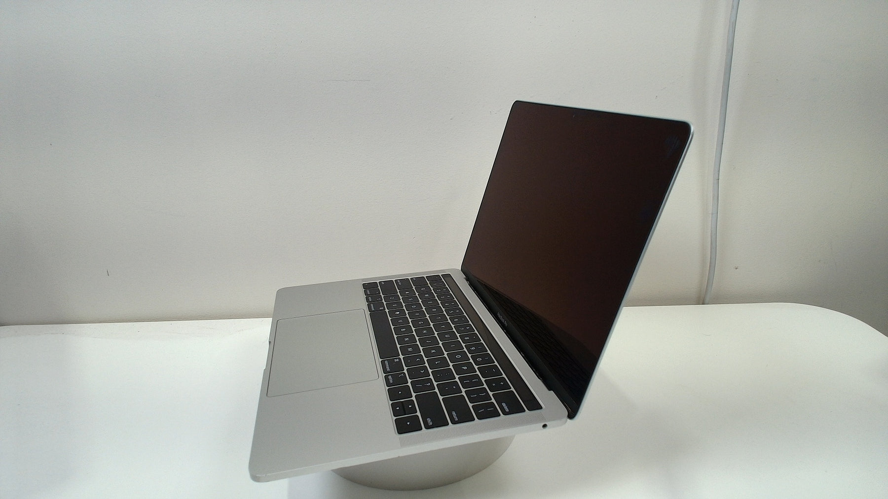 MacBook Pro (13-inch, 2019, 2 TBT3)‎ (Read Description)