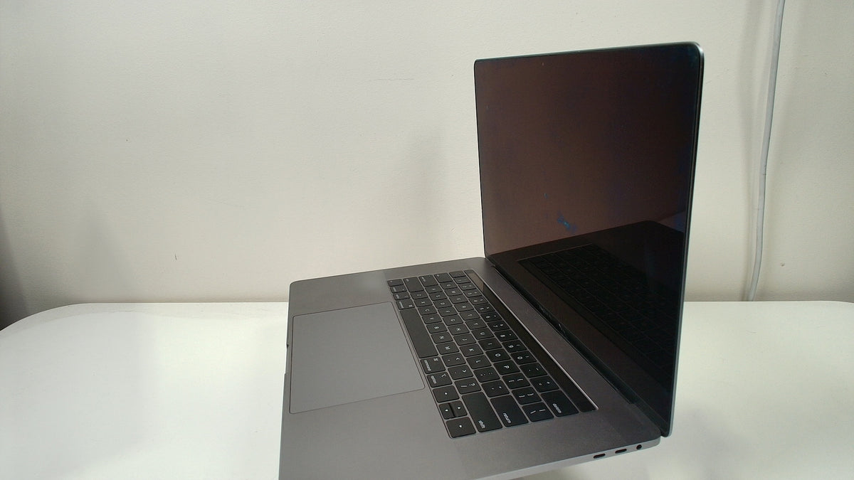 Macbook Pro 15 inch Touchbar 2018 (Read Description)
