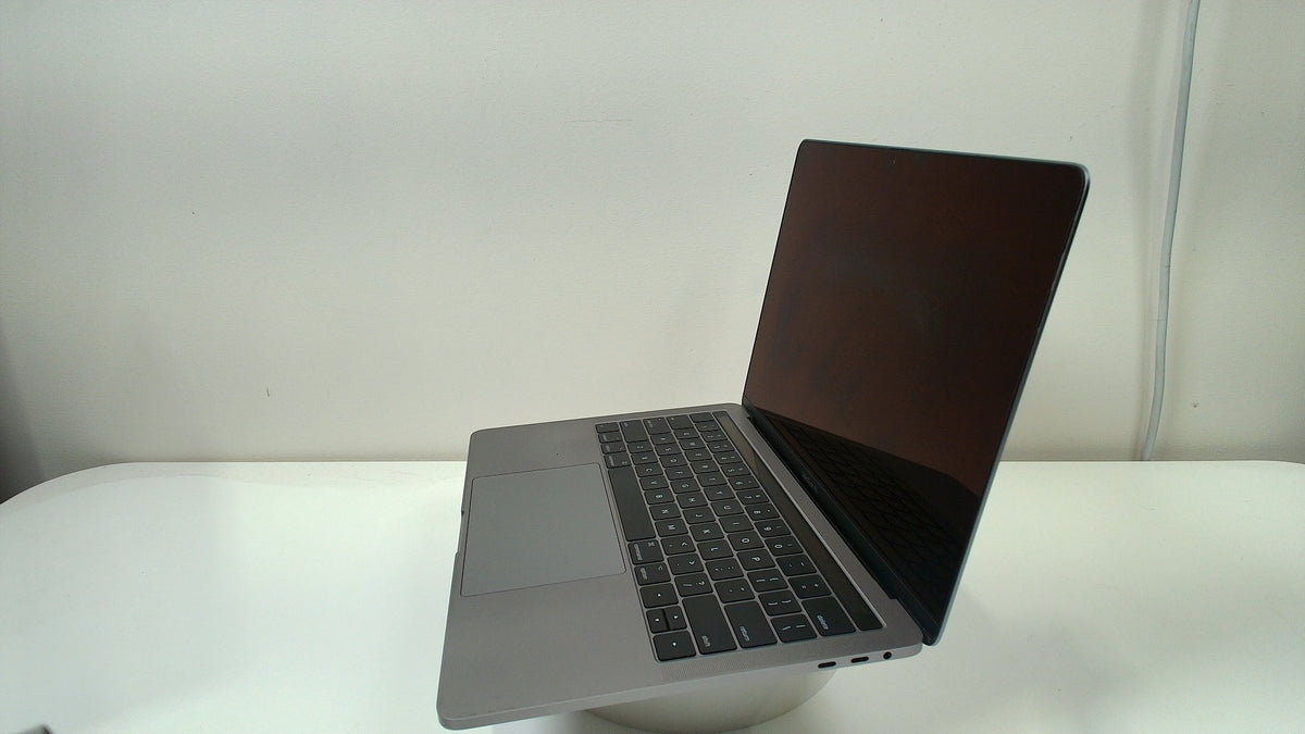 MacBook Pro (13-inch, 2017, 4 TBT3)‎ (Read Description)