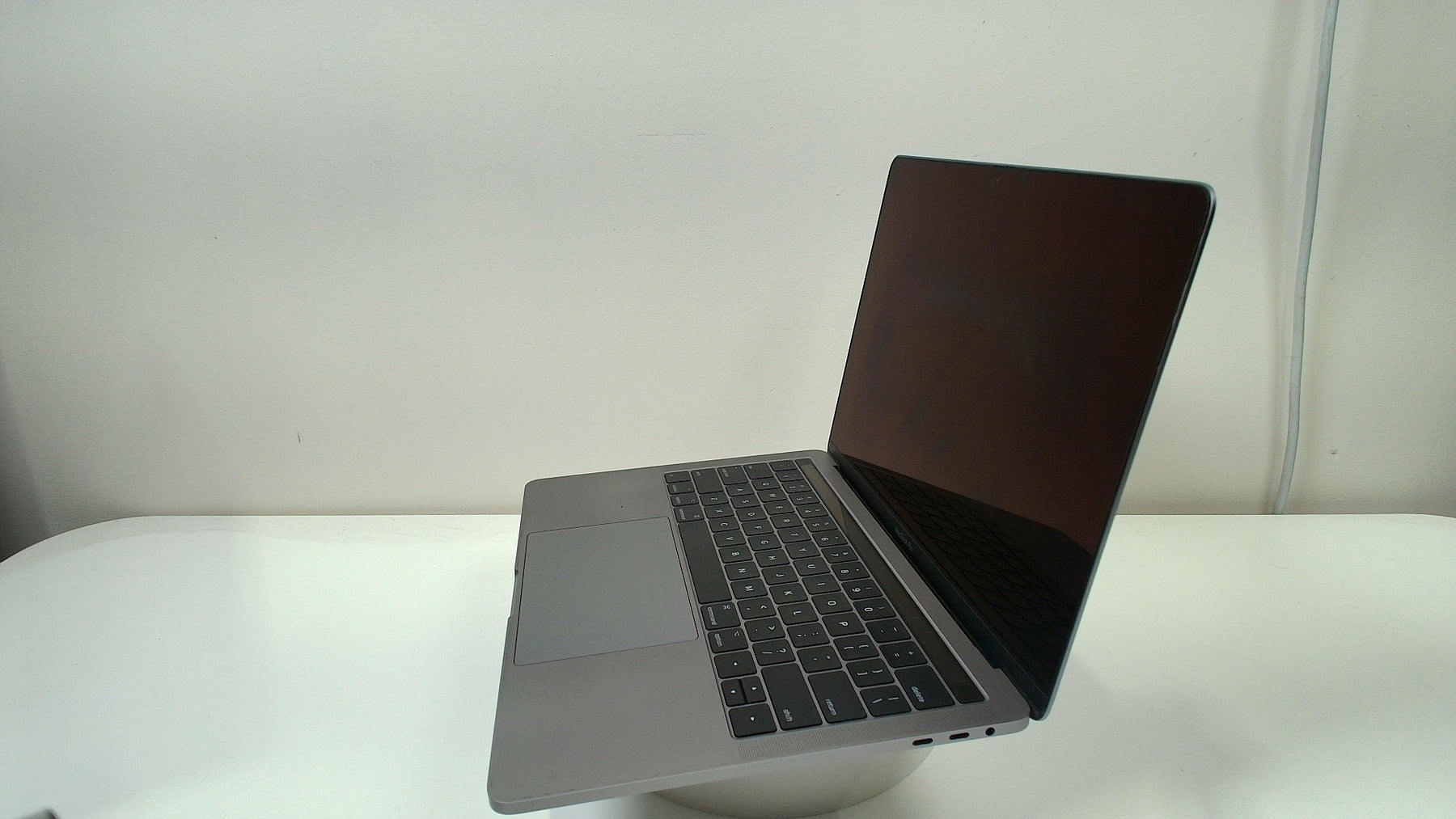 MacBook Pro (13-inch, 2017, 4 TBT3)‎ (Read Description)