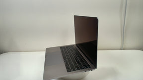 MacBook Pro (13-inch, 2018, Four Thunderbolt 3 Ports) (Read Description)