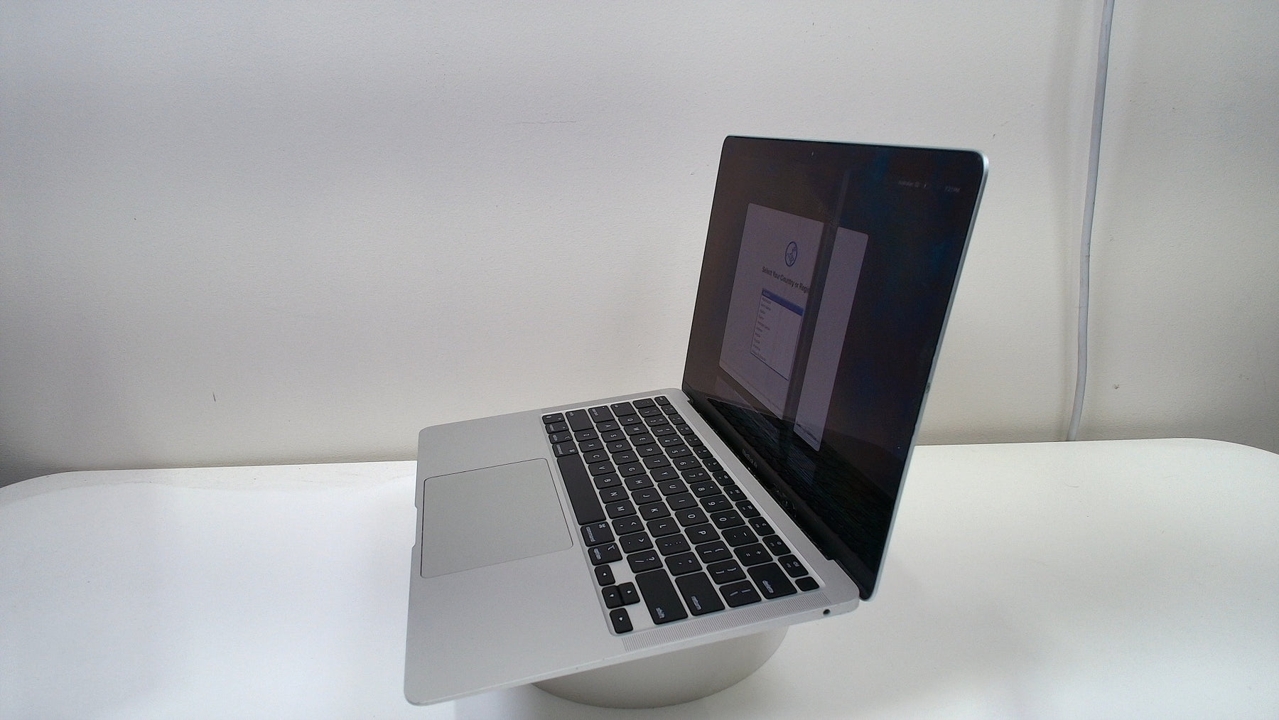 MacBook Air (M1, 2020) (Read Description)