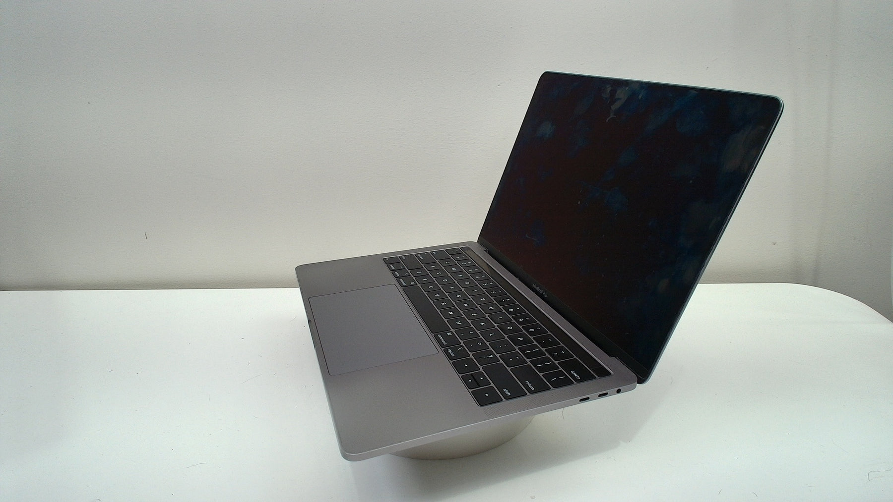 Macbook Pro 13 inch 2018 (Intel, 4 Thunderbolt Ports) Space-Grey (Read Description)