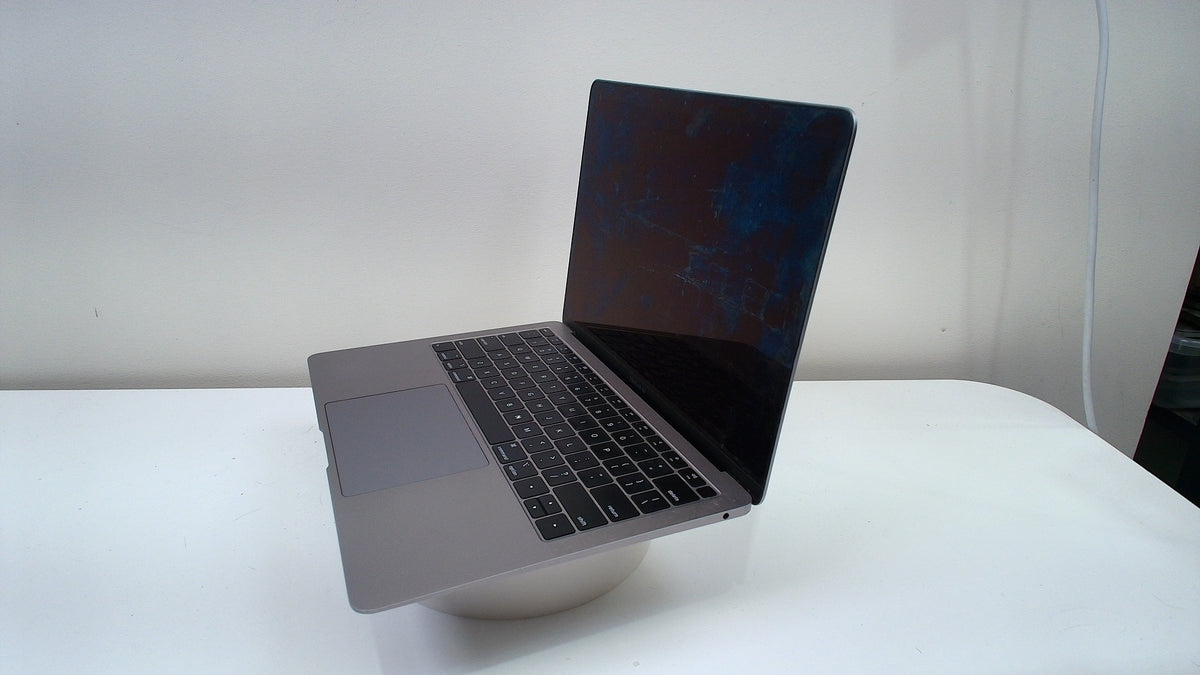 MacBook Air 13 inch retina 2018 (Read Description)