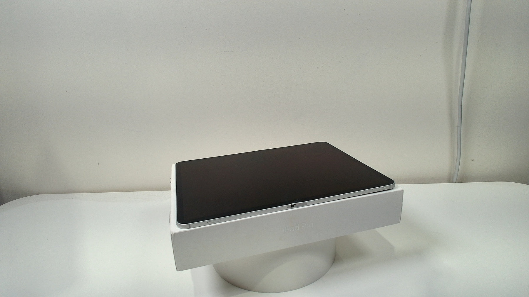 iPad Pro 12.9 inch, 3rd Gen, Cellular‎ (Read Description)