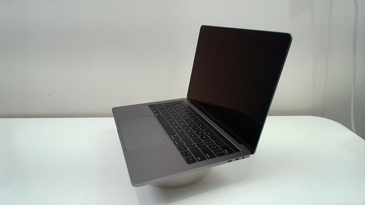 MacBook Pro (13-inch, 2019, 4 TBT3)‎ (Read Description)