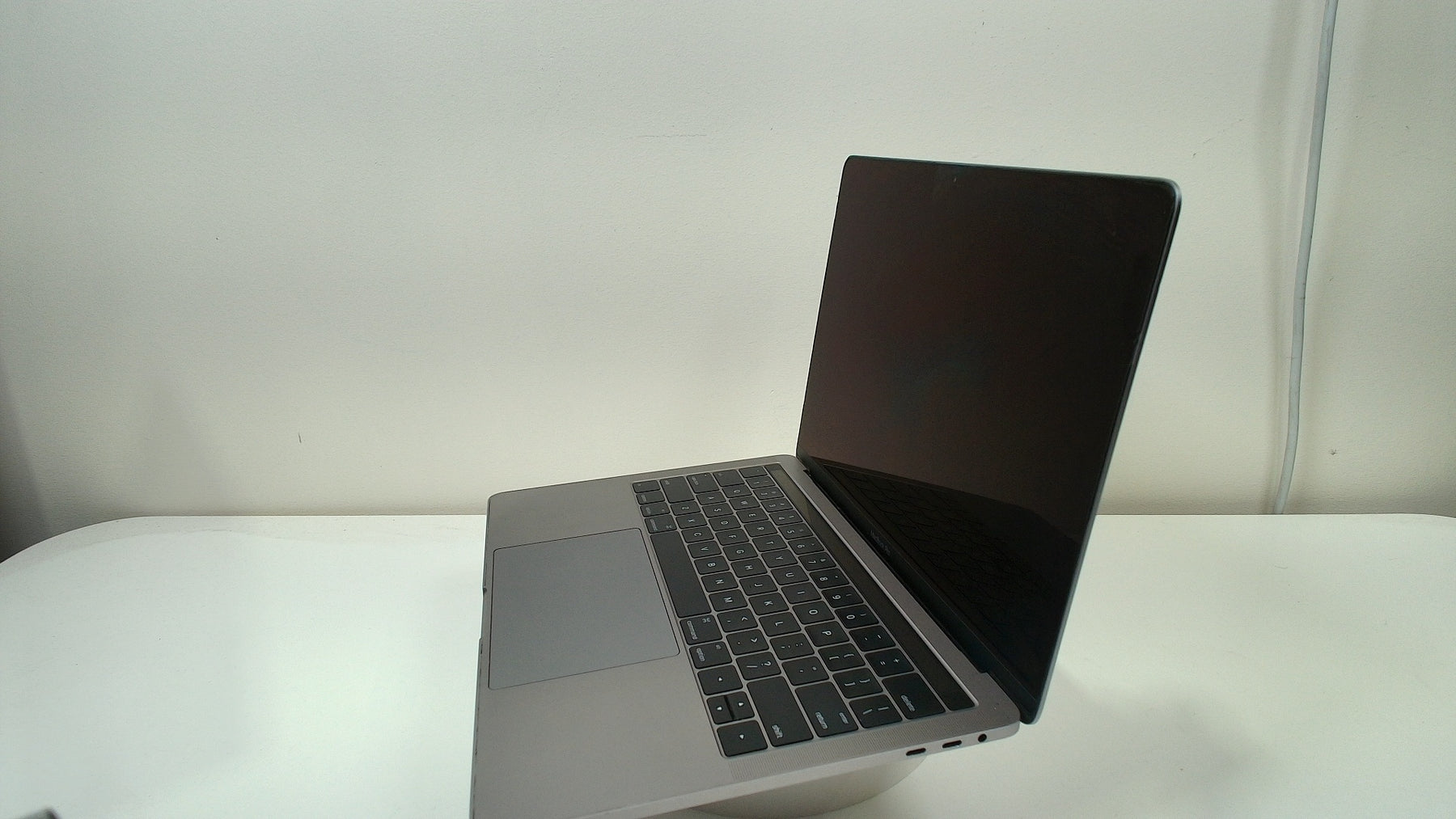 MacBook Pro 13 inch 2016 (Touchbar) (Read Description)