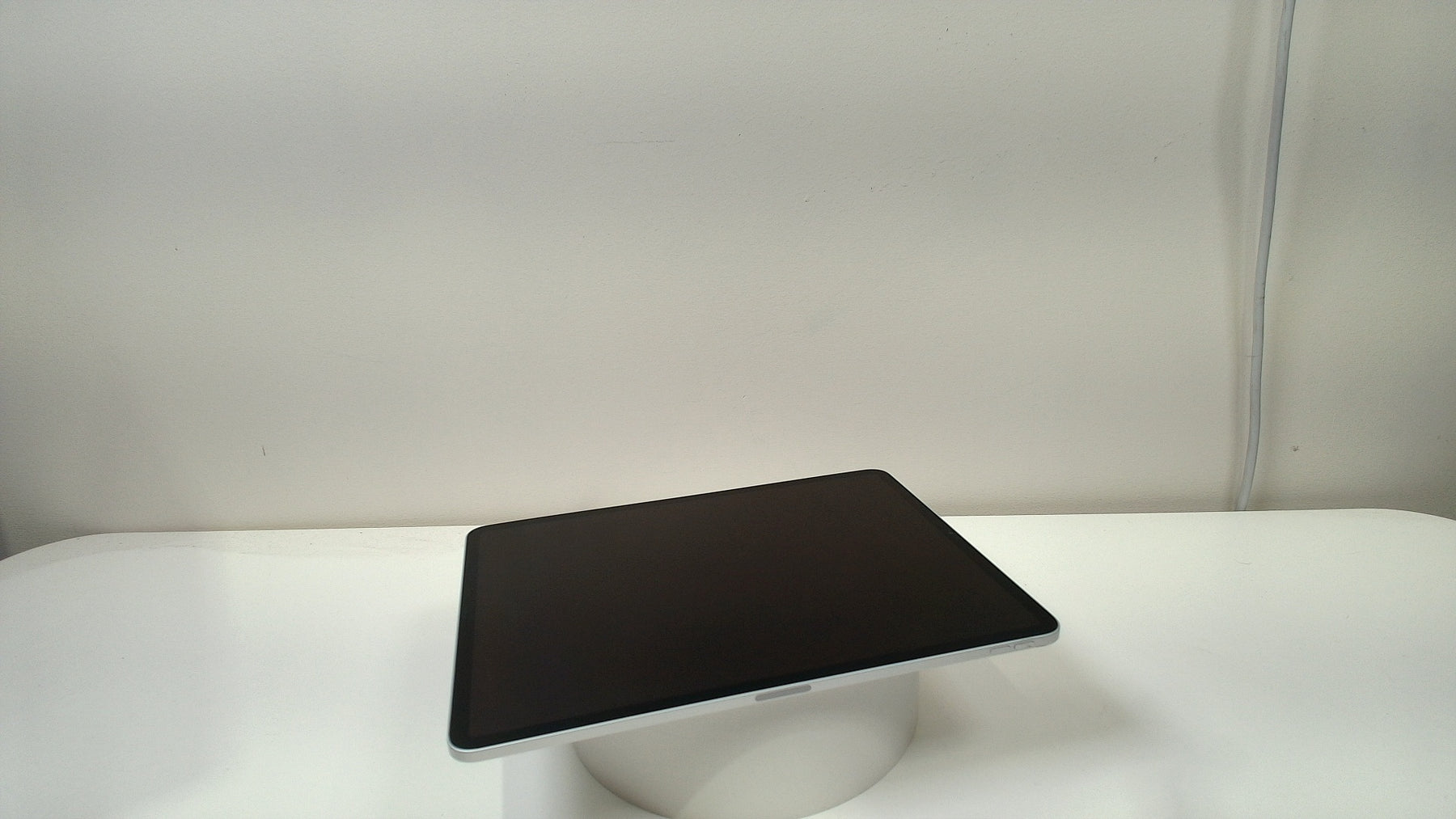 iPad Pro 12.9 Inch, 3rd Gen Wi-Fi‎ (Read Description)