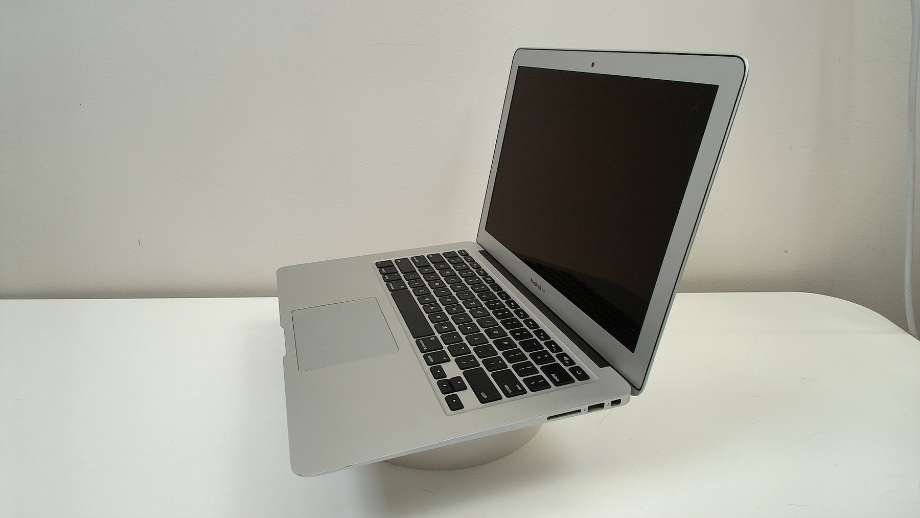 MacBook Air 13 inch 2015 (Read Description)