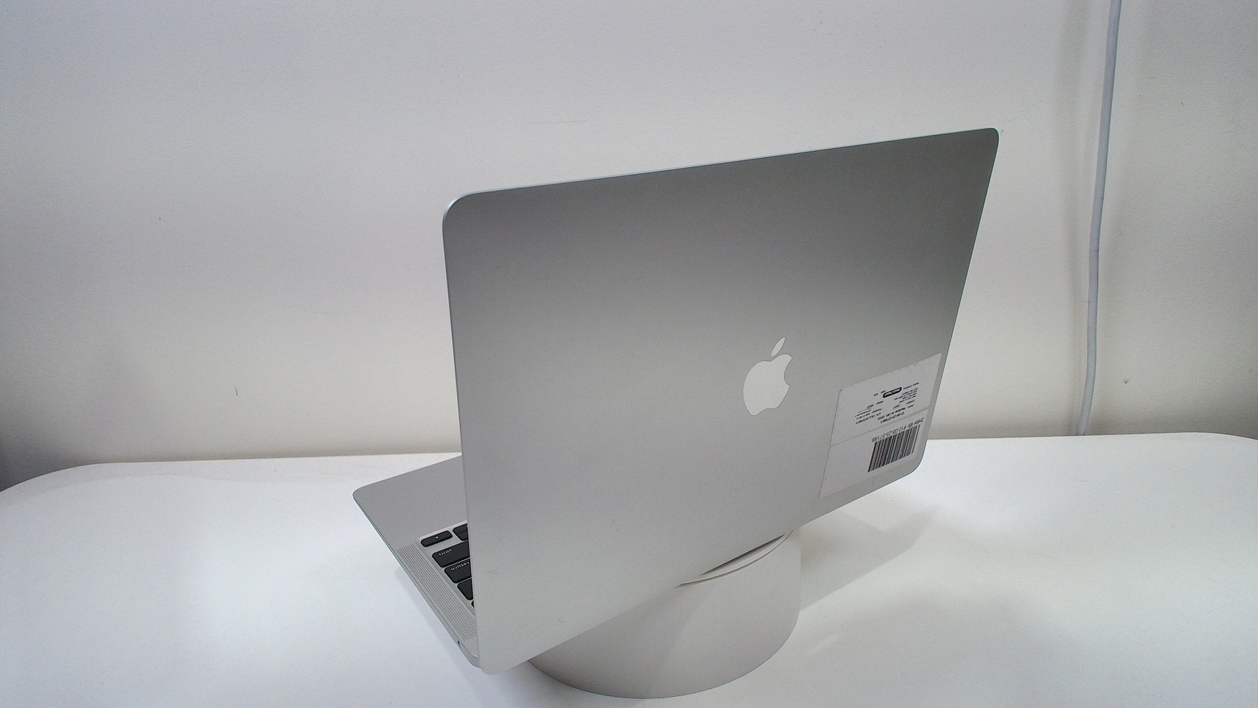 MacBook Air (M1, 2020) (Read Description)