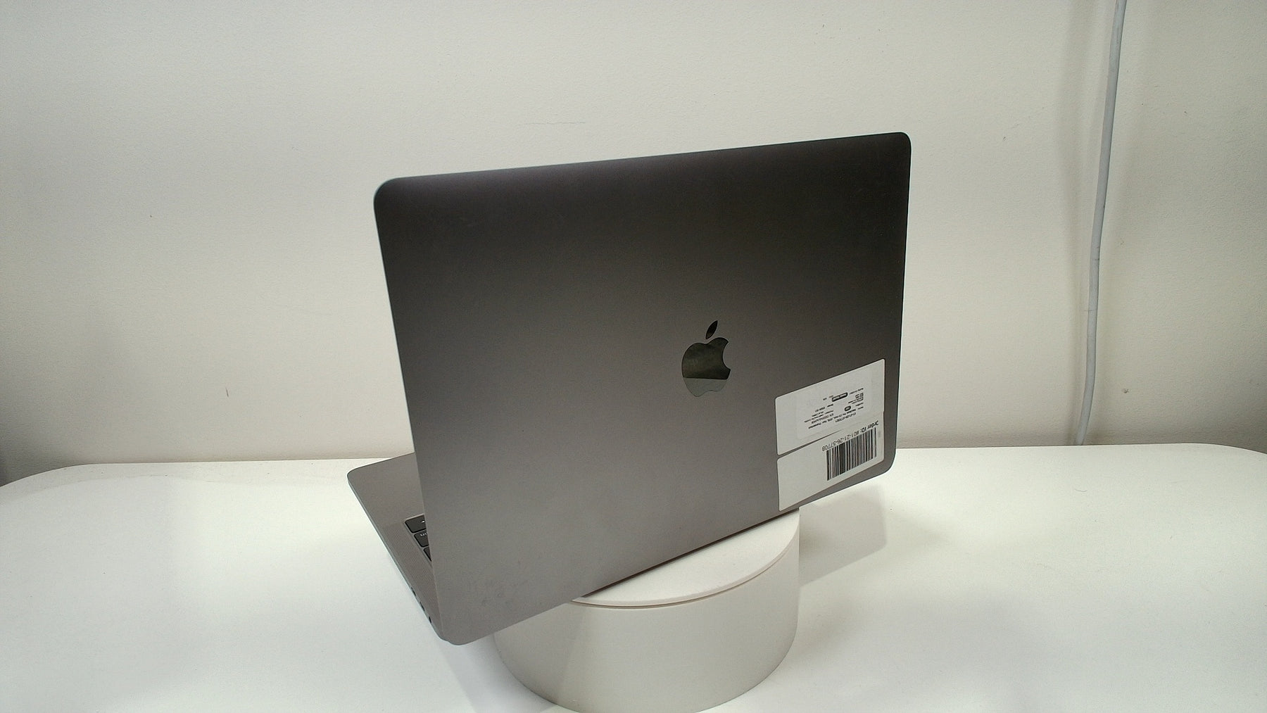 MacBook Pro (13-inch, 2018, Four Thunderbolt 3 Ports) (Read Description)